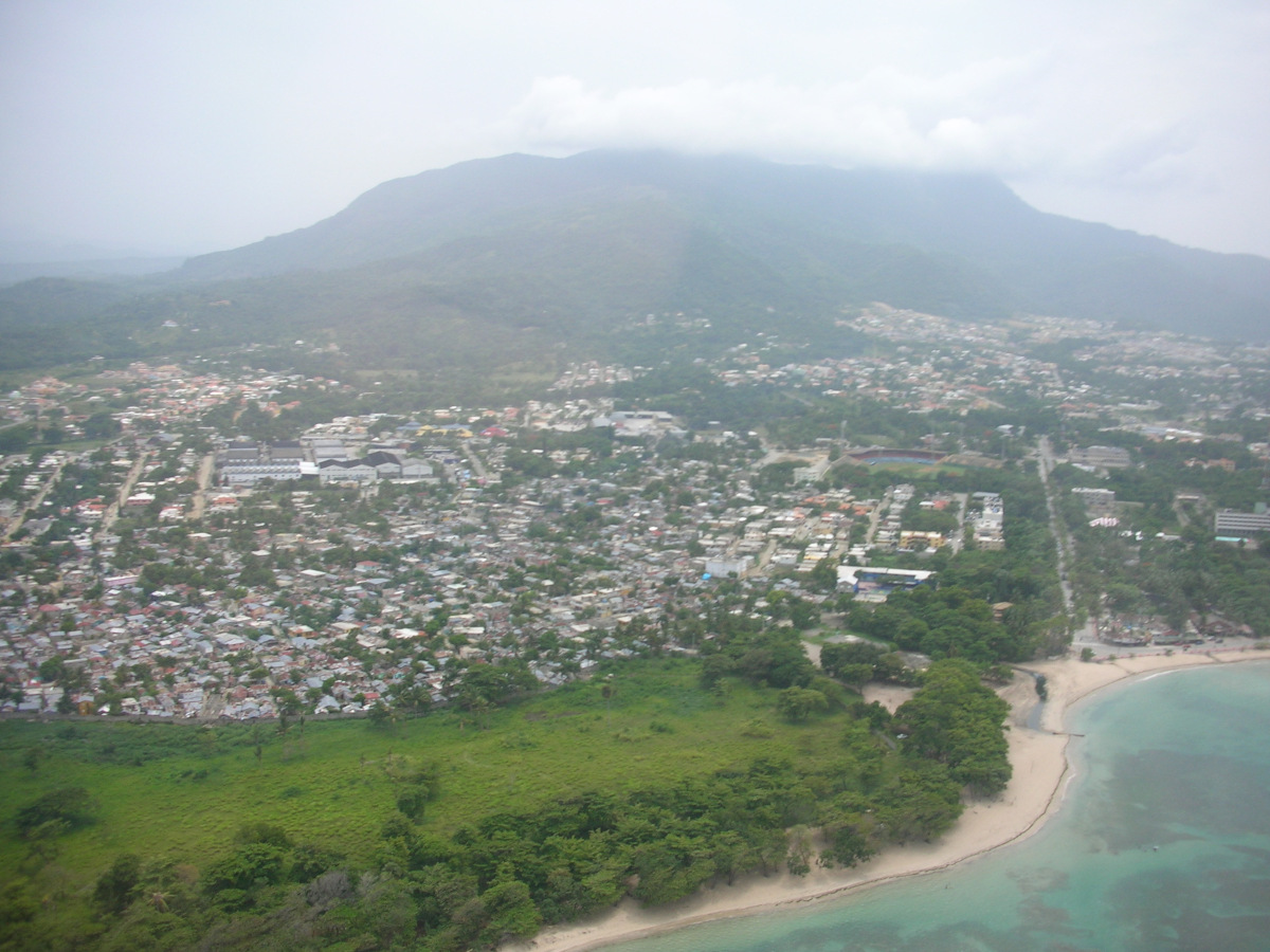 A view of Puerto Plata from the air looking towards Pico Isabel de Torres. By Martin Le Roy. Licensed under CC-BY-SA 3.0